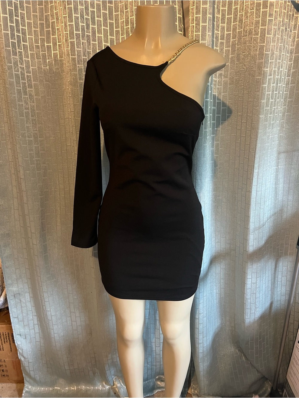 AX Paris Black One-Shoulder Chain-Trim Bodycon Dress